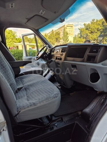 Ford Transit-14