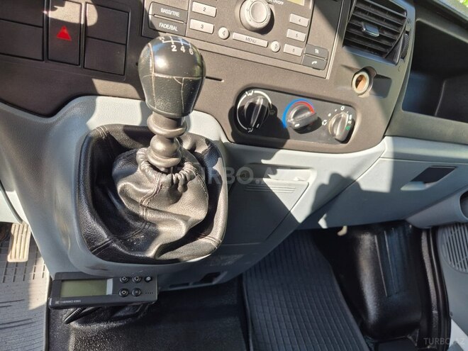 Ford Transit-21