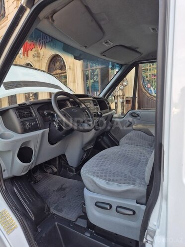 Ford Transit-16