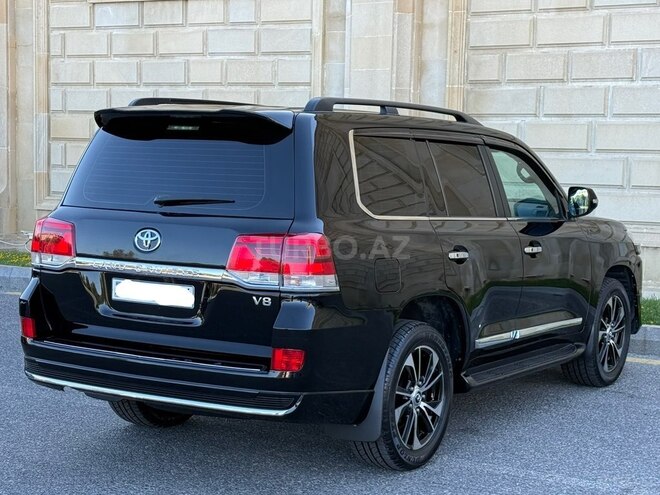 Toyota Land Cruiser-7