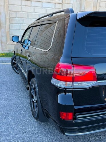 Toyota Land Cruiser-9