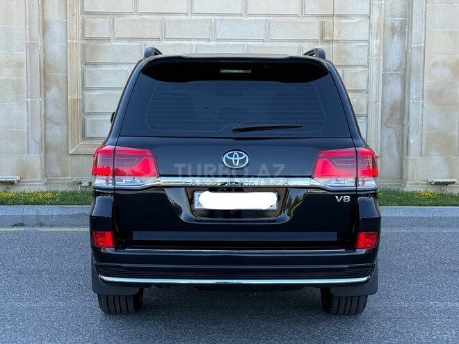 Toyota Land Cruiser-6