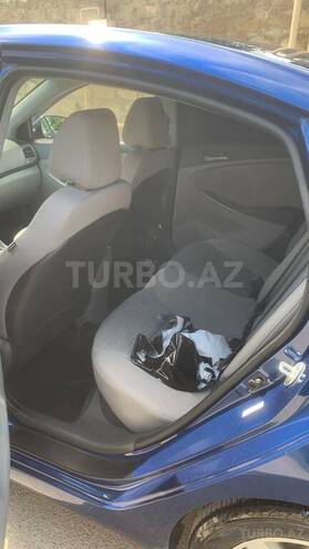 Hyundai Accent-11