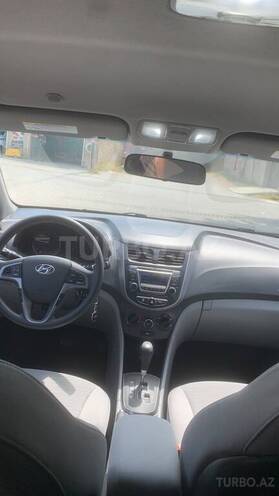Hyundai Accent-7