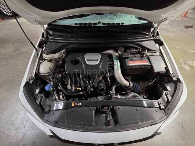 Hyundai Elantra-13