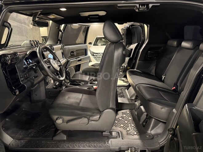 Toyota FJ Cruiser-8