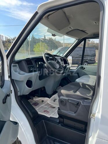 Ford Transit-14