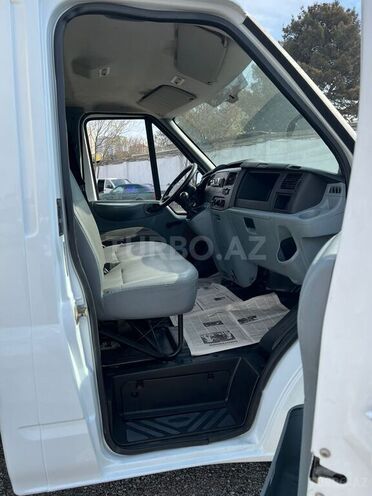 Ford Transit-4