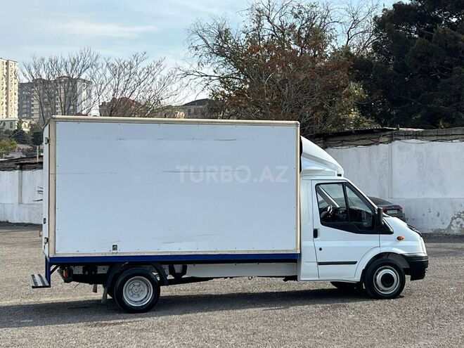 Ford Transit-9