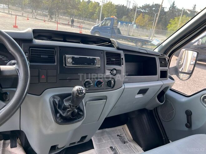 Ford Transit-5