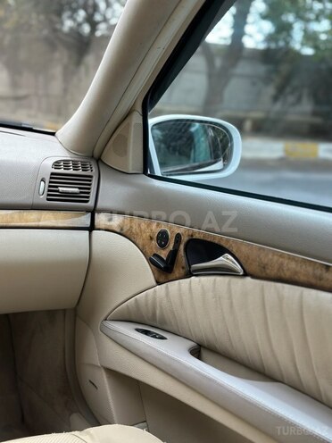 Mercedes E 240-11