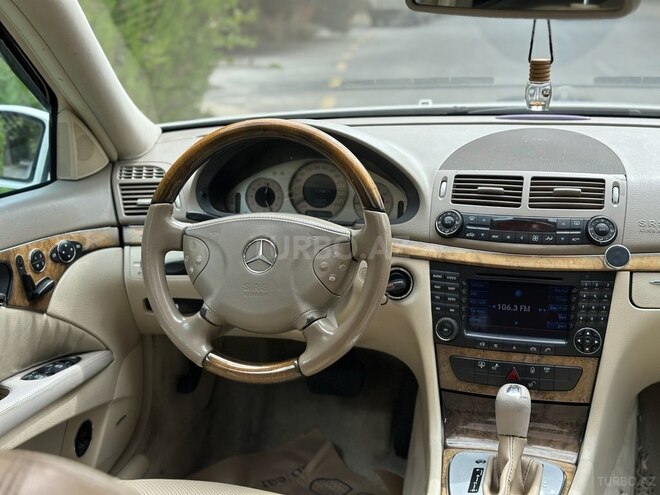 Mercedes E 240-13