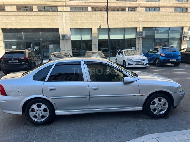 Opel Vectra-4