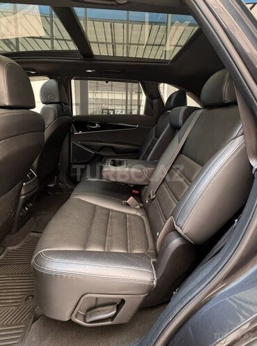 Kia Sorento-13