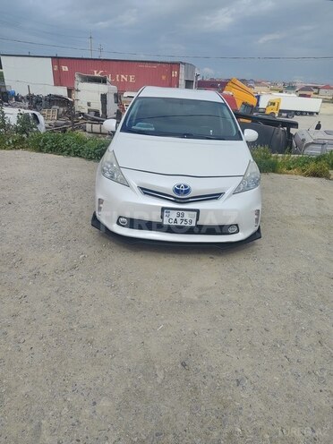Toyota Prius V-1