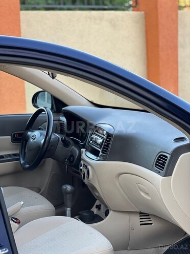Hyundai Accent-15