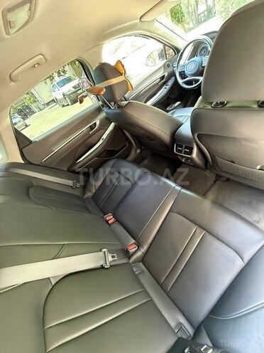 Hyundai Sonata-16