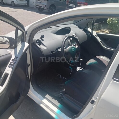Toyota Yaris-2