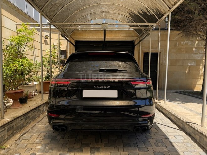 Porsche Cayenne-2