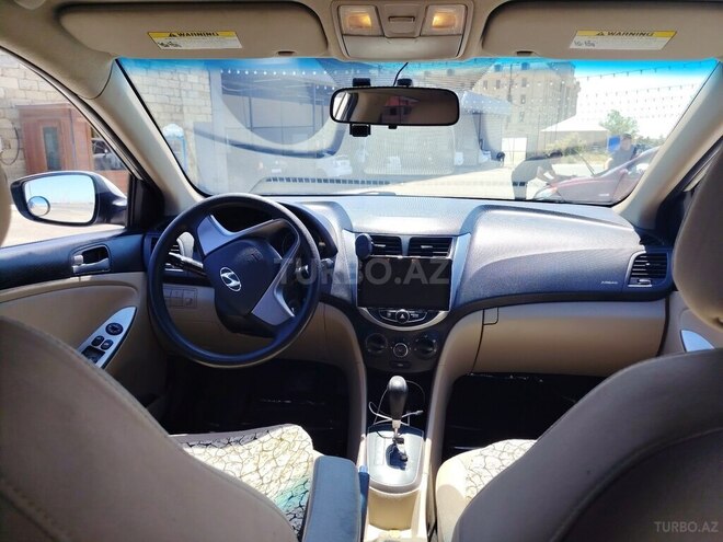 Hyundai Accent-8
