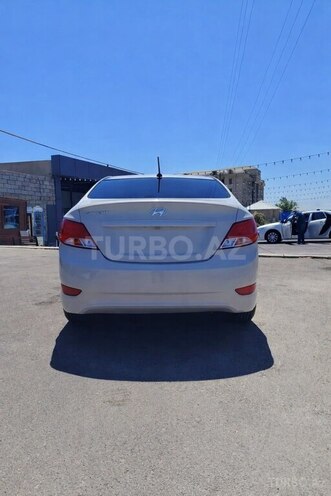 Hyundai Accent-2