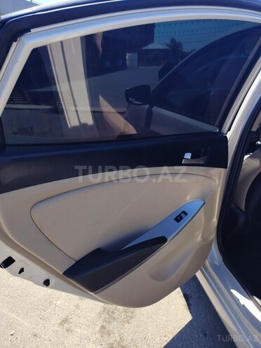 Hyundai Accent-6