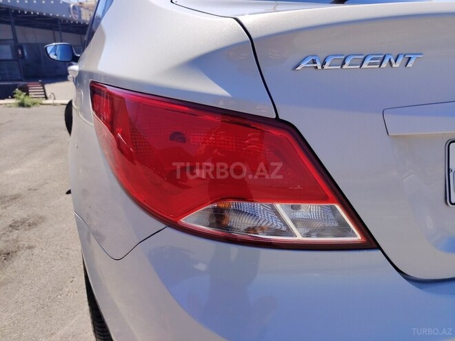 Hyundai Accent-4