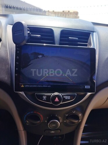 Hyundai Accent-14