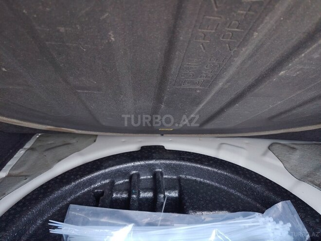 Hyundai Accent-12