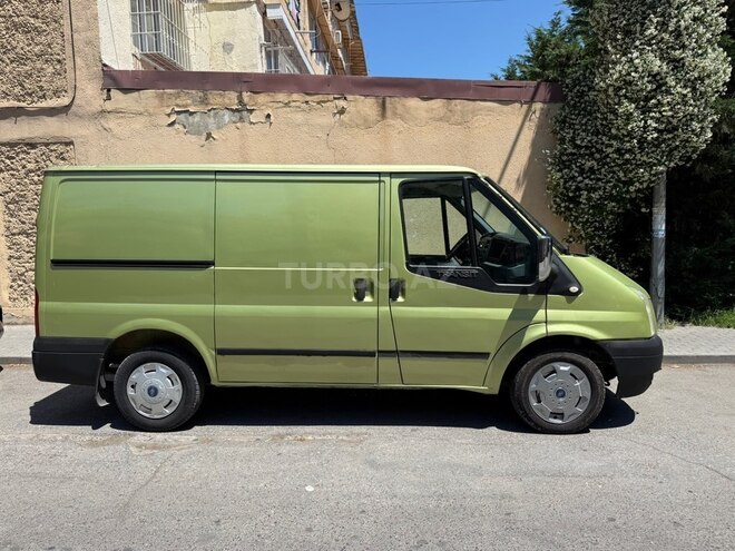 Ford Transit-4