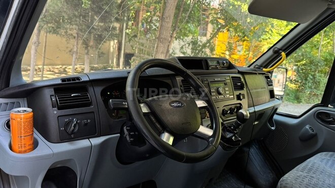 Ford Transit-4