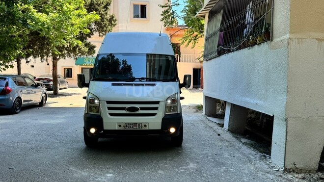Ford Transit-10