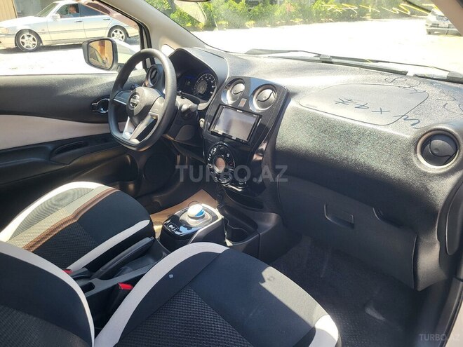 Nissan Note-7