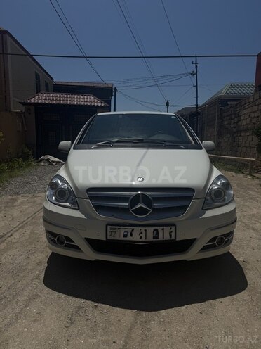 Mercedes B 180-1