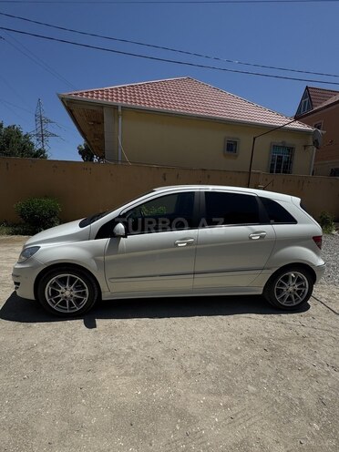 Mercedes B 180-6