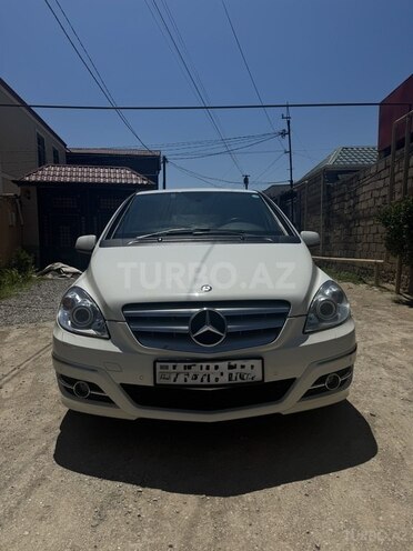 Mercedes B 180-9