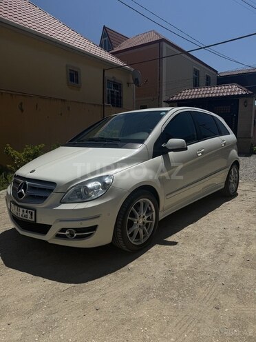 Mercedes B 180-2