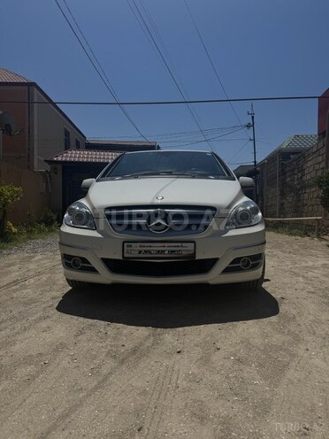 Mercedes B 180-3