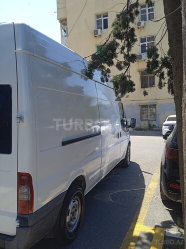 Ford Transit-4