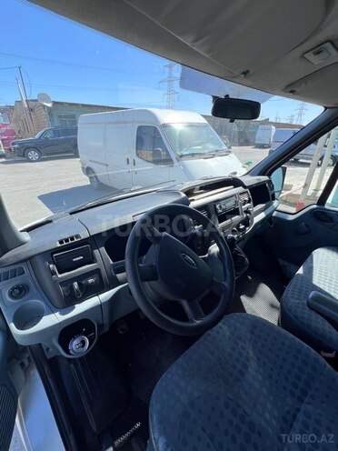 Ford Transit-5