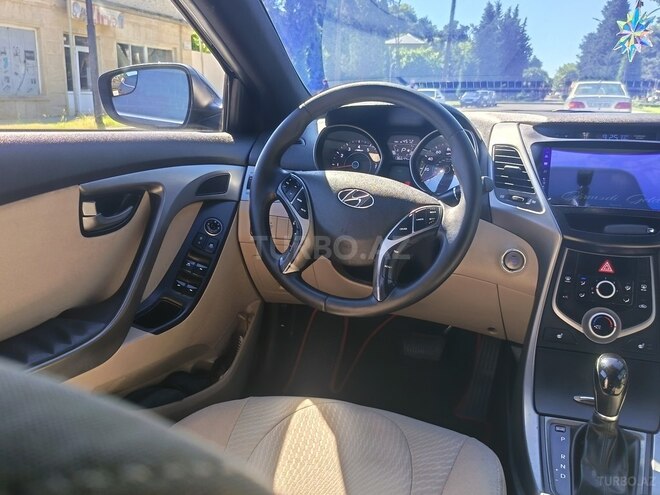 Hyundai Elantra-7