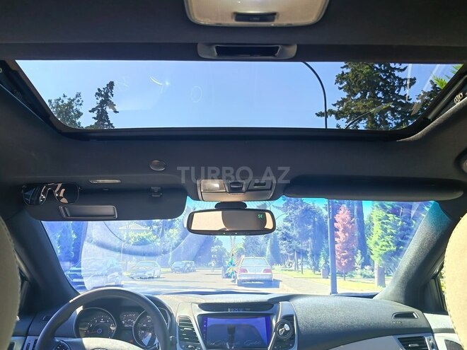 Hyundai Elantra-8