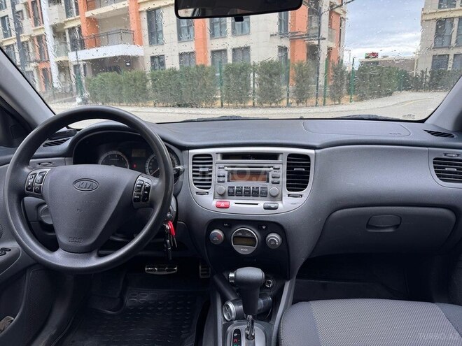 Kia Rio-5
