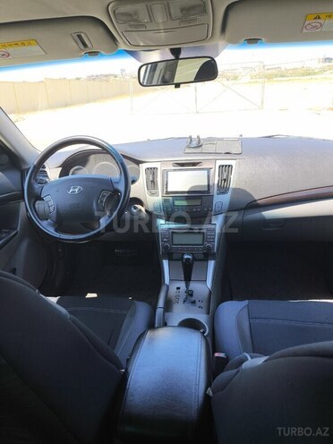 Hyundai Sonata-12