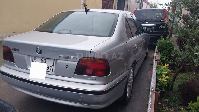 BMW 528-2