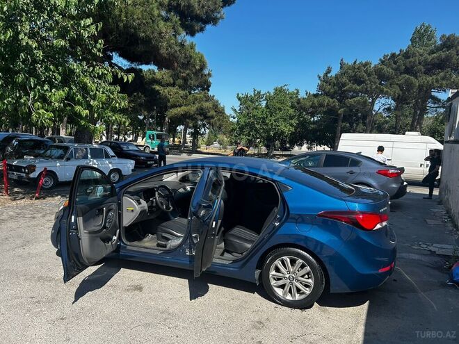 Hyundai Elantra-6