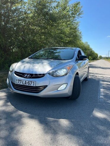 Hyundai Elantra-2