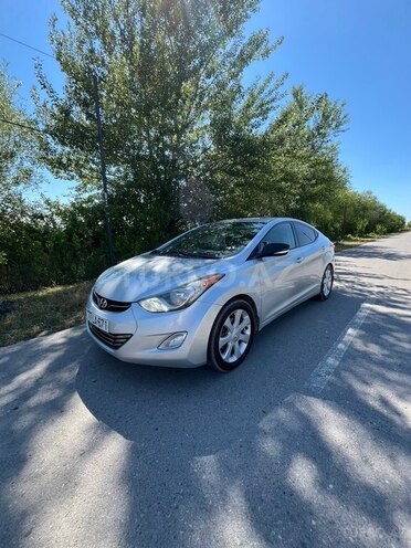 Hyundai Elantra-4