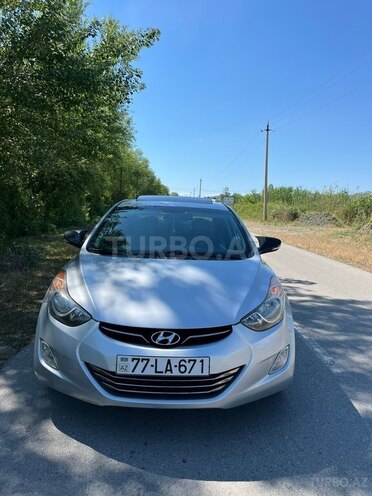 Hyundai Elantra-3