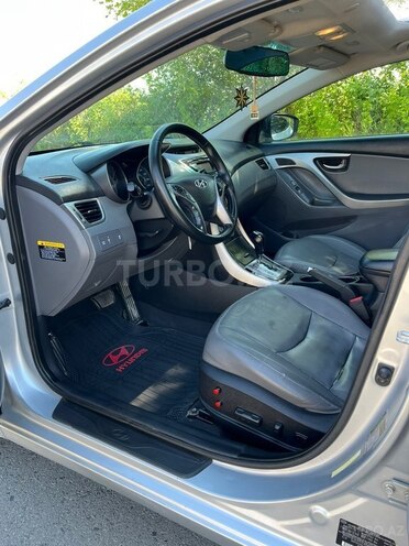 Hyundai Elantra-10